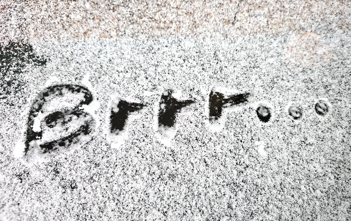 brr - Schrift in Schnee